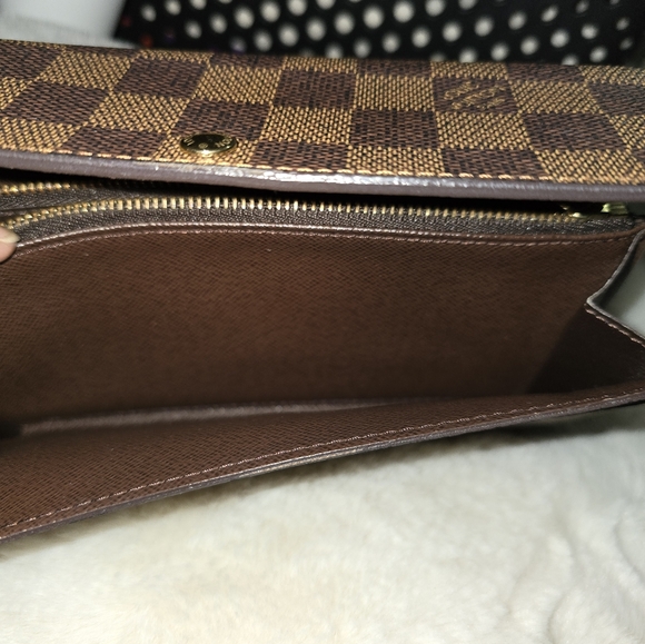 LOUIS VUITTON Damier Ebene Sarah Wallet - Picture 10 of 15